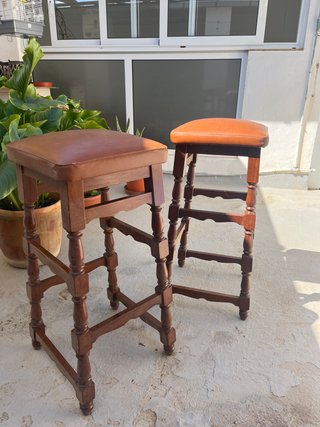 Taburetes madera maciza cuero