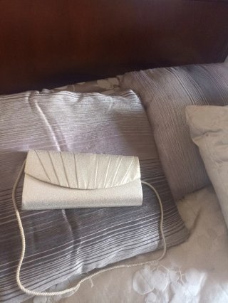 Bolso de fiesta dorado y blanco