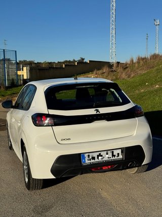Peugeot 208 2021