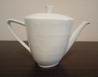 HERMOSA CAFETERA DE PORCELANA , HUTSCHENREUTHER