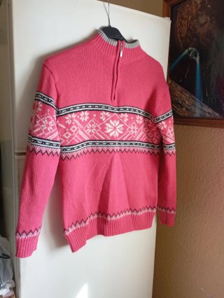 Jersey rosa con cremallera y estampado