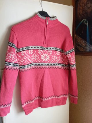 Jersey rosa con cremallera y estampado