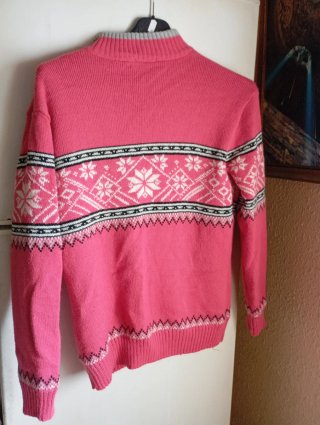 Jersey rosa con cremallera y estampado