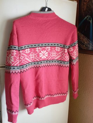 Jersey rosa con cremallera y estampado