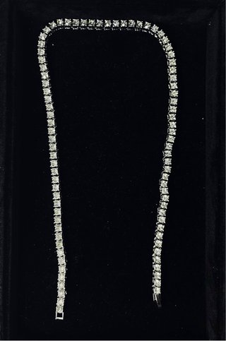 Collar plateado con circonitas StudioAG