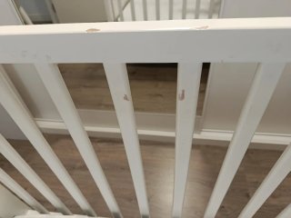 Cuna blanca con ruedas