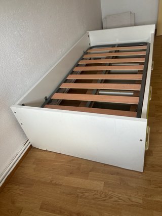 Cama infantil con cajones