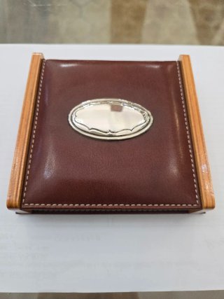 Caixa com cartas e dados