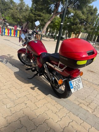 Suzuki Marauder GZ 250 Roja