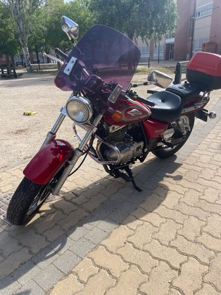 Suzuki Marauder GZ 250 Roja