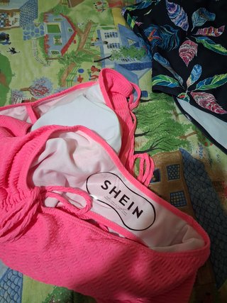 Bañador rosa sin estrenar color llamativo