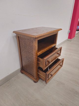 Cómoda Rústica de Roble con Cajones