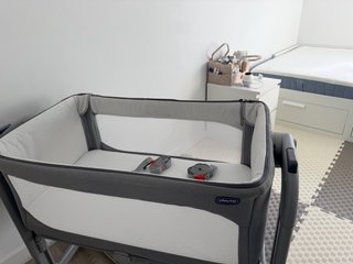 Cuna Chicco Next2Me Magic + Extras
