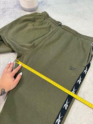 Pantalón chándal Reebok verde militar