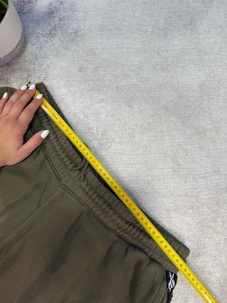 Pantalón chándal Reebok verde militar