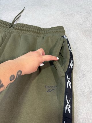 Pantalón chándal Reebok verde militar