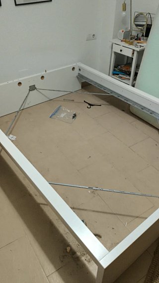 Cama Ikea con colchón y cajoneras