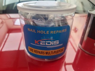 Kit Reparación Pinchazos Neumáticos Coche