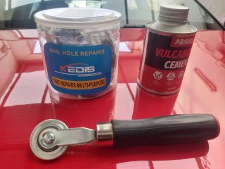 Kit Reparación Pinchazos Neumáticos Coche