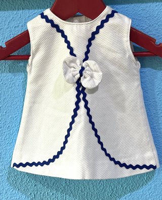 VESTIDO DE PIQUÉ BLANCO CON PUNTILLA
