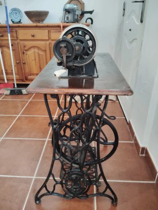 Máquina de coser Regina Hugo Hengstenberg