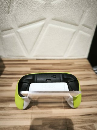 Console Xbox Series X da 1 TB con controller verde