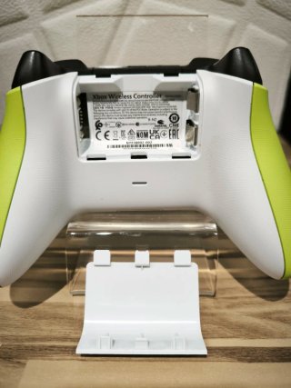 Console Xbox Series X da 1 TB con controller verde