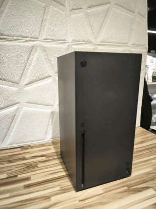 Console Xbox Series X da 1 TB con controller verde