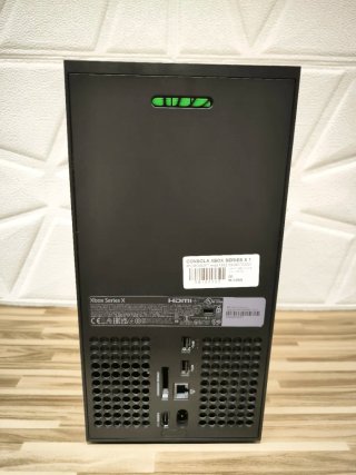 Console Xbox Series X da 1 TB con controller verde