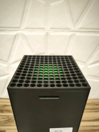 Console Xbox Series X da 1 TB con controller verde