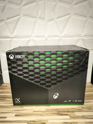 Console Xbox Series X da 1 TB con controller verde