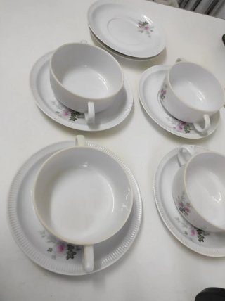 4 Tazas de Consomé Porcelana Flores Rosas