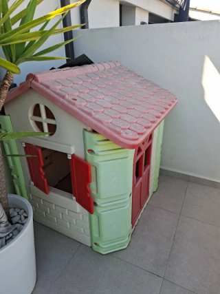 Casita infantil exterior de plástico