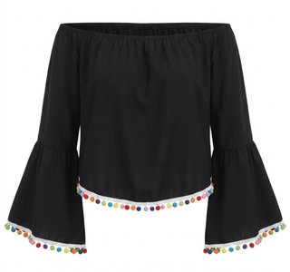 Camiseta negra hombros descubiertos con pompones