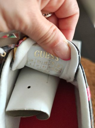 Zapatillas Guess Talla 37 Flores y Logo