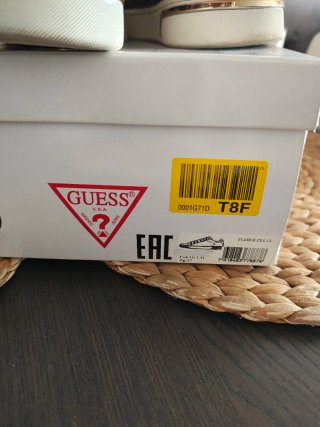 Zapatillas Guess Talla 37 Flores y Logo