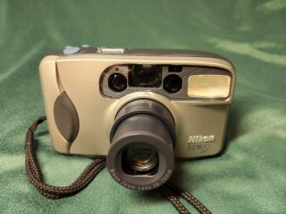 Cámara Nikon Zoom AF 210