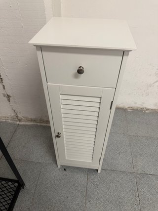 Mueble de baño blanco de madera