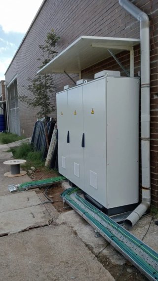 Se busca electricista