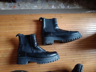 Botines de piel negros