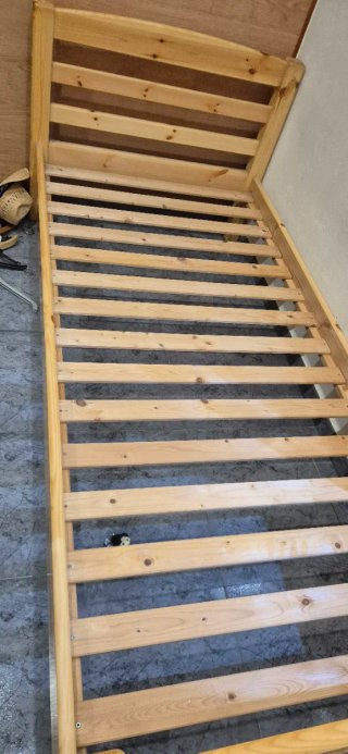 Cama individual de madera