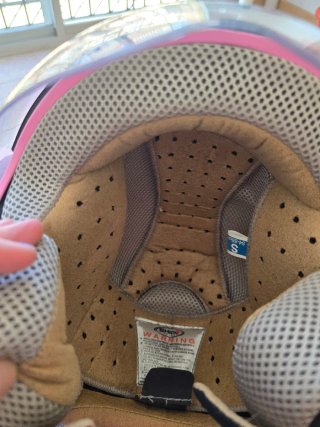 Casco de moto rosa