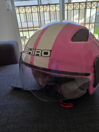 Casco de moto rosa