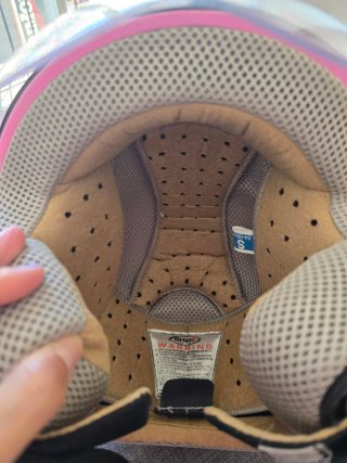 Casco de moto rosa
