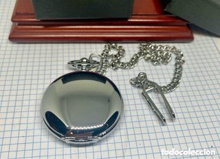 Reloj de bolsillo plateado