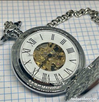 Reloj de bolsillo plateado