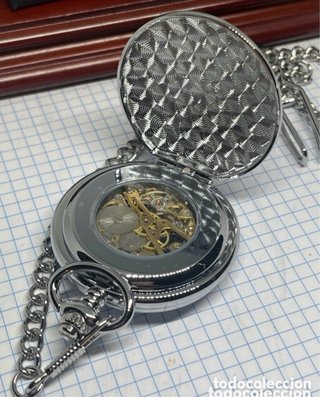 Reloj de bolsillo plateado