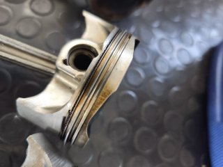 Pistoni e bielle Triumph Speed Triple 1050
