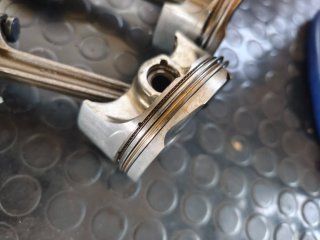 Pistoni e bielle Triumph Speed Triple 1050