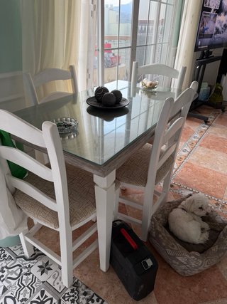 Mesa comedor de madera y 4 sillas